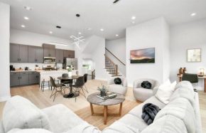 3-Story Luxury Retreat in HTX